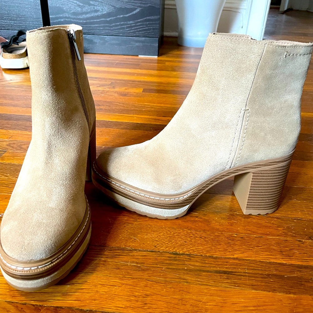 Steve Madden tan suede booties